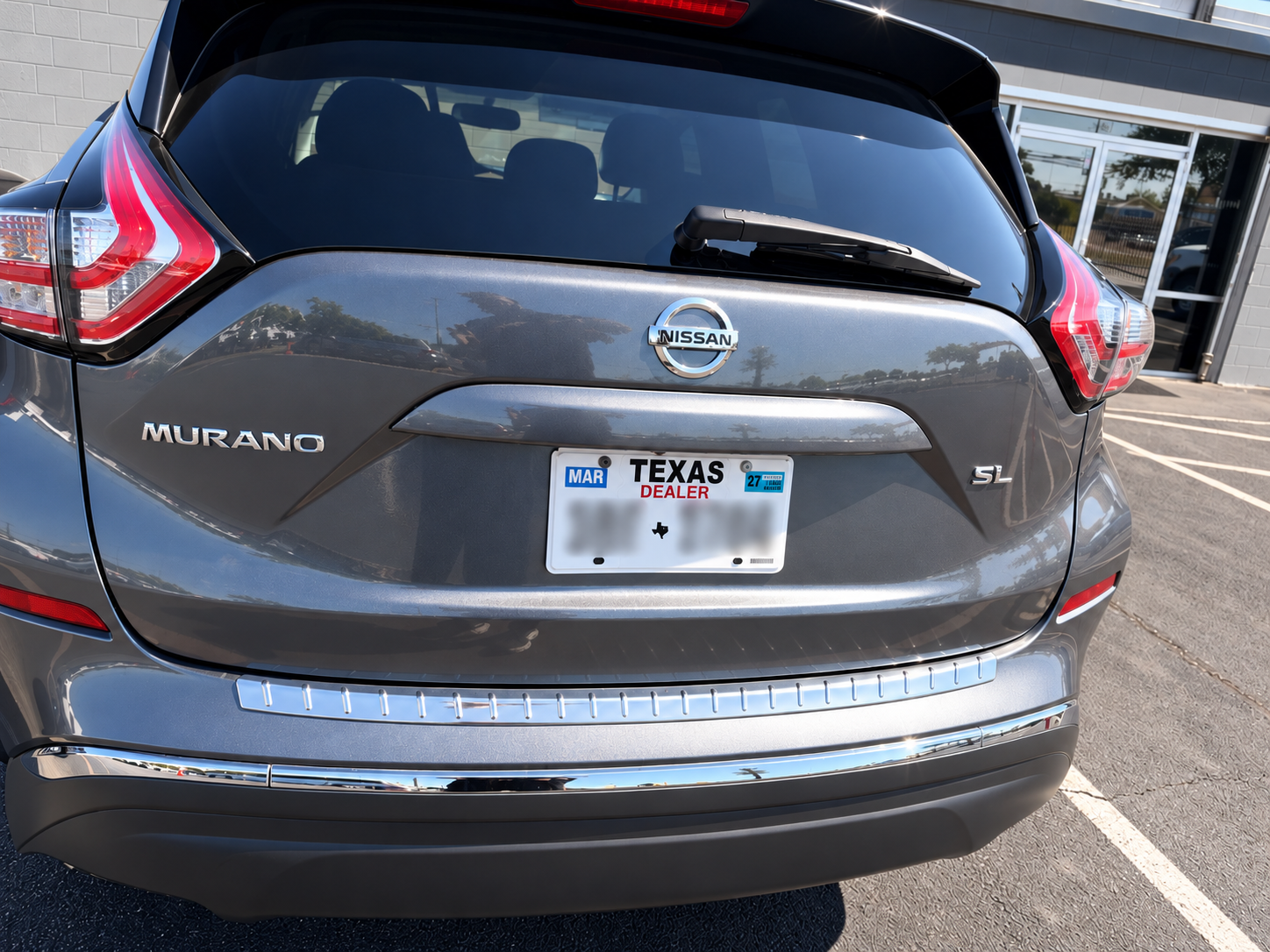 Gray Nissan Murano displaying a Texas dealer plate